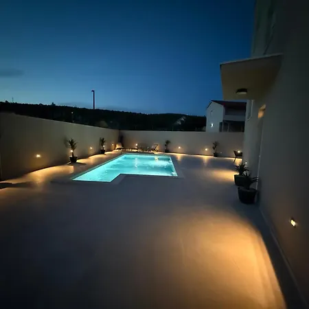 Daisy, Near Zadar With Private Heated Pool