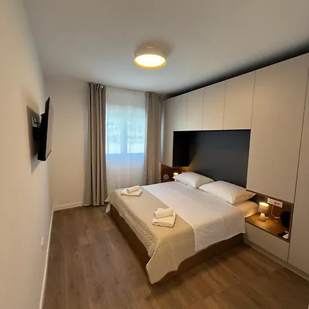 Daisy, Near Zadar With Private Heated Pool