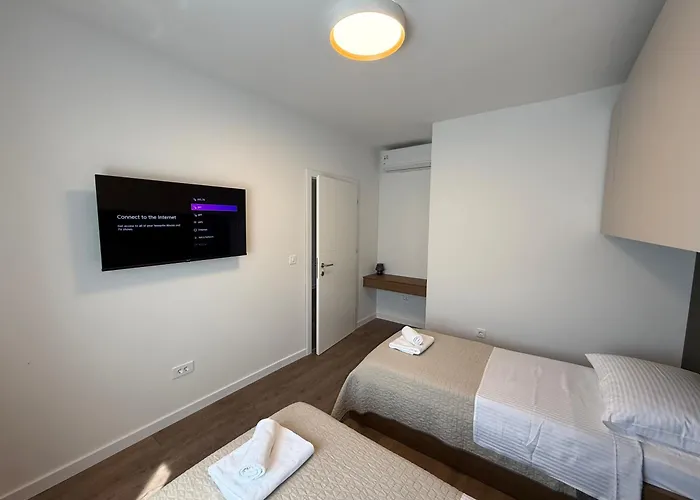 Daisy, Near Zadar With Private Heated Pool Posedarje