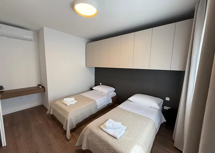 Villa Daisy, Near Zadar With Private Heated Pool *