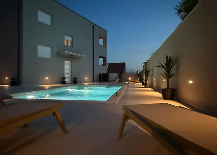 Daisy, Near Zadar With Private Heated Pool