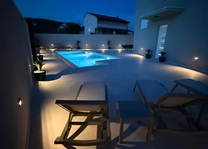 Vila Daisy, Near Zadar With Private Heated Pool Posedarje