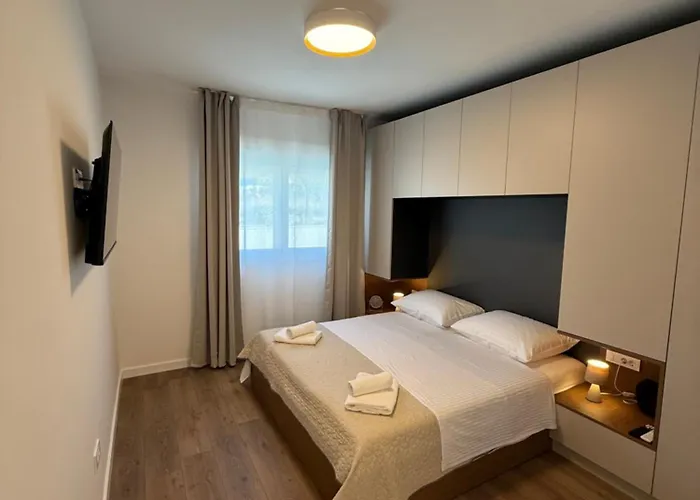 Daisy, Near Zadar With Private Heated Pool